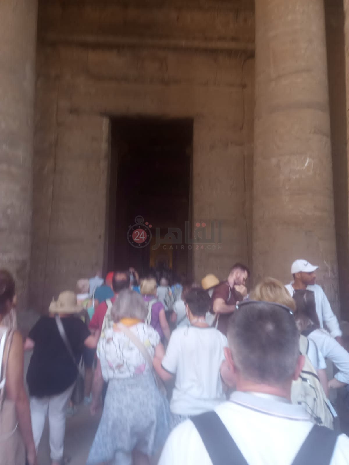  إقبال كبير من السائحين على معبد إدفو بأسوان بعد التطوير (1)