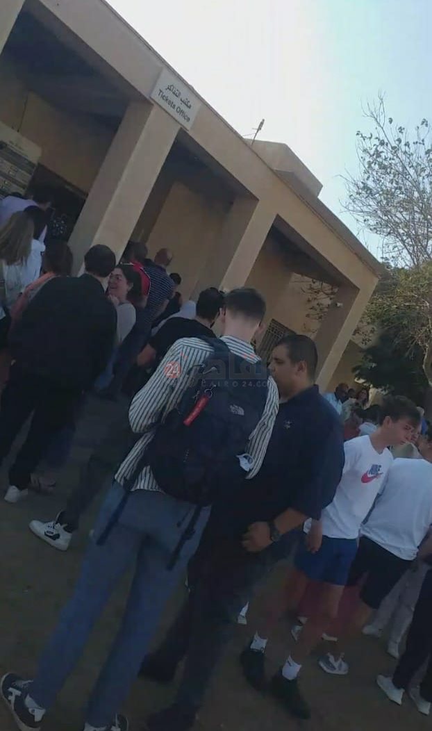 تكدس الرحلات على شباك التذاكر داخل منطقة سقارة بسبب عطل السيستم