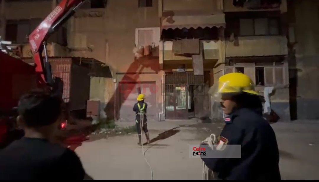 انقاذ قطة من السقوط من مرتفع ببورسعيد 