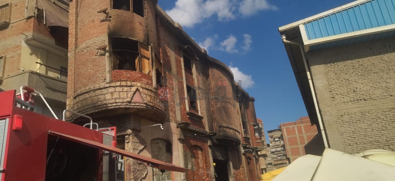 حريق مخزن موبيليا بدمياط (4)