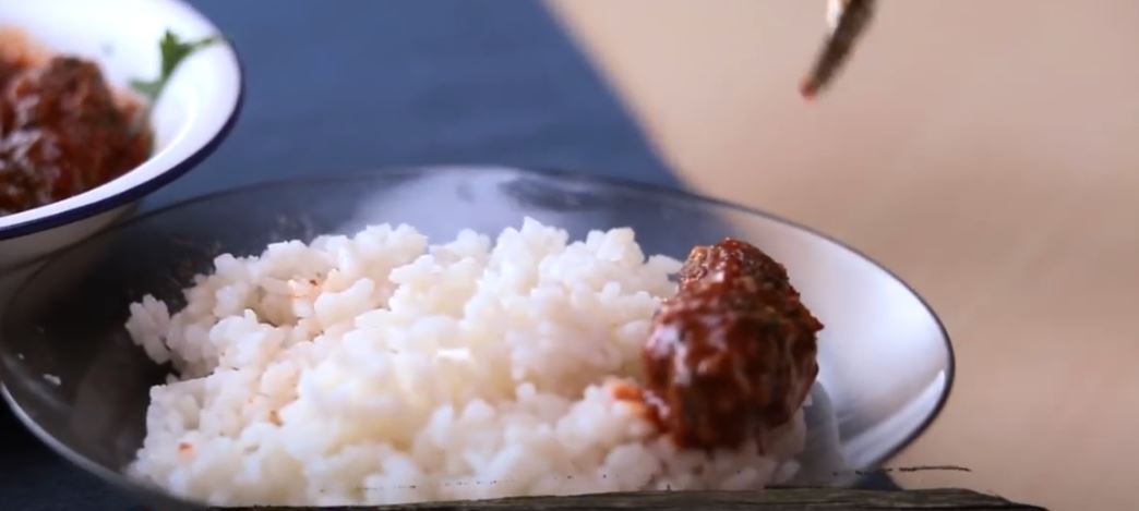 طريقة عمل كفتة الأرز بالصلصة زي المحلات