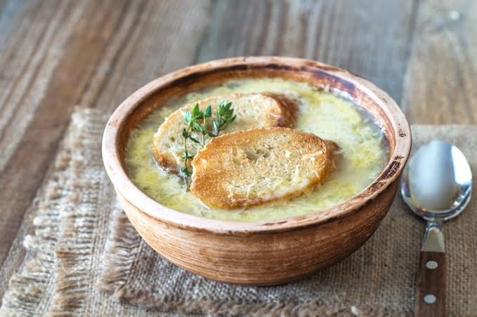 طريقة عمل شوربة البصل الفرنسية