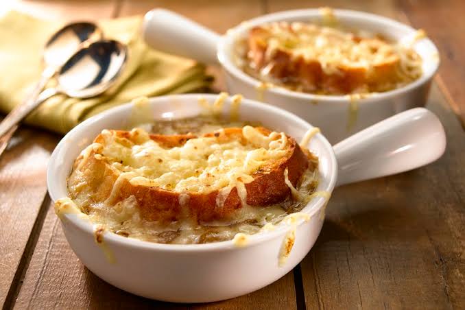 طريقة عمل شوربة البصل الأصلية