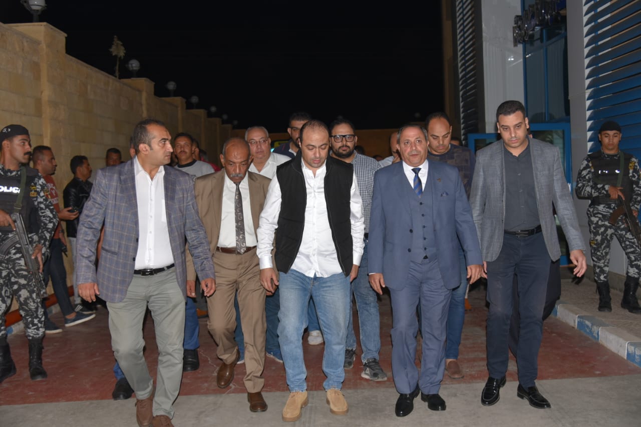 محافظ بورسعيد يزور مصابي حادث طريق المطرية