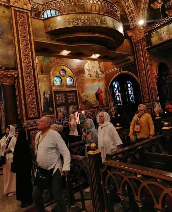 وفد سياحي صربي يزور كنيسة مارجرجس ومارمينا بمدينة رأس سدر