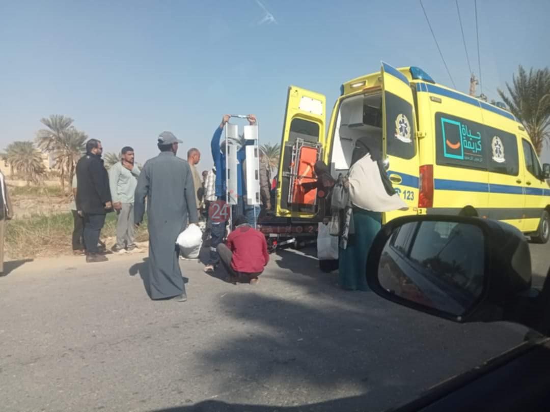 إصابة 6 أشخاص في حادث انقلاب سيارة أجرة في الفيوم