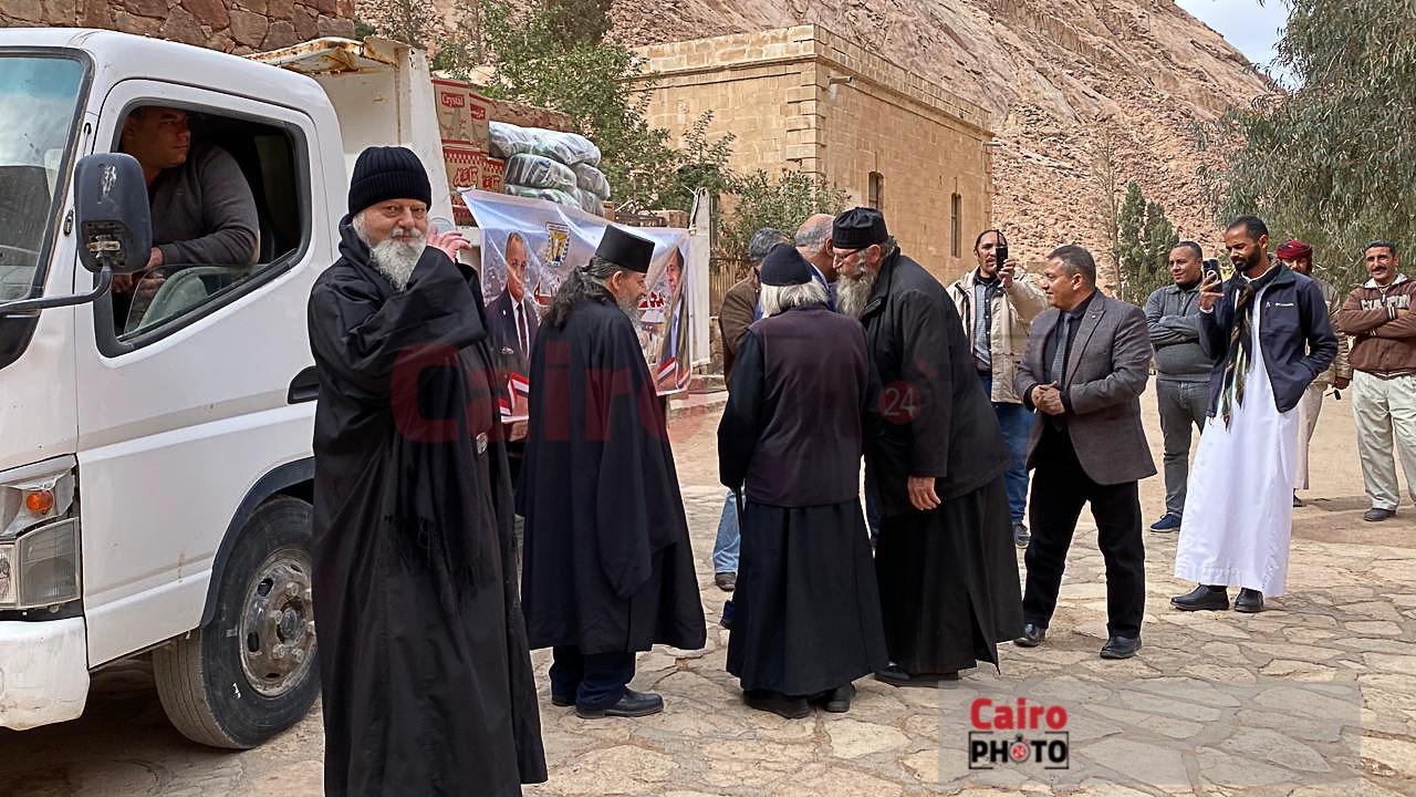 محافظ جنوب سيناء يرسل هدايا إلى رهبان دير سانت كاترين