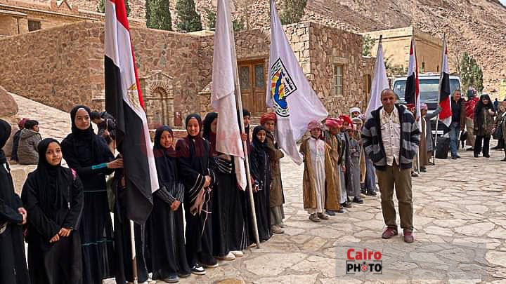 محافظ جنوب سيناء يرسل هدايا إلى رهبان دير سانت كاترين