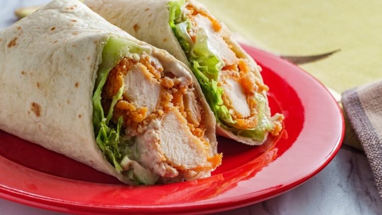 ساندويتش الدجاج المشوي بالزبادي والليمون