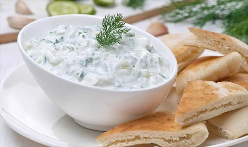 طريقة عمل سلطة الزبادي بدون مايونيز