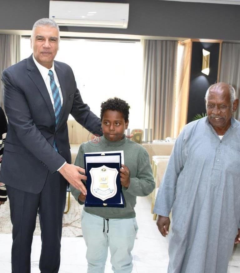 خلال تكريم الطالب الأسواني