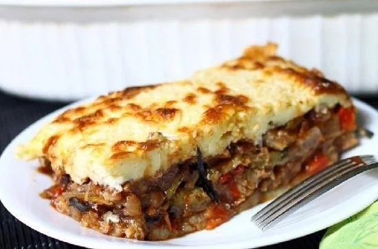 طريقة عمل المسقعة بالبشاميل في الفرن