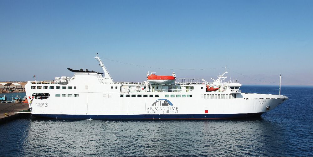 مغادرة أول فوج من السوريين العائدين لبلادهم