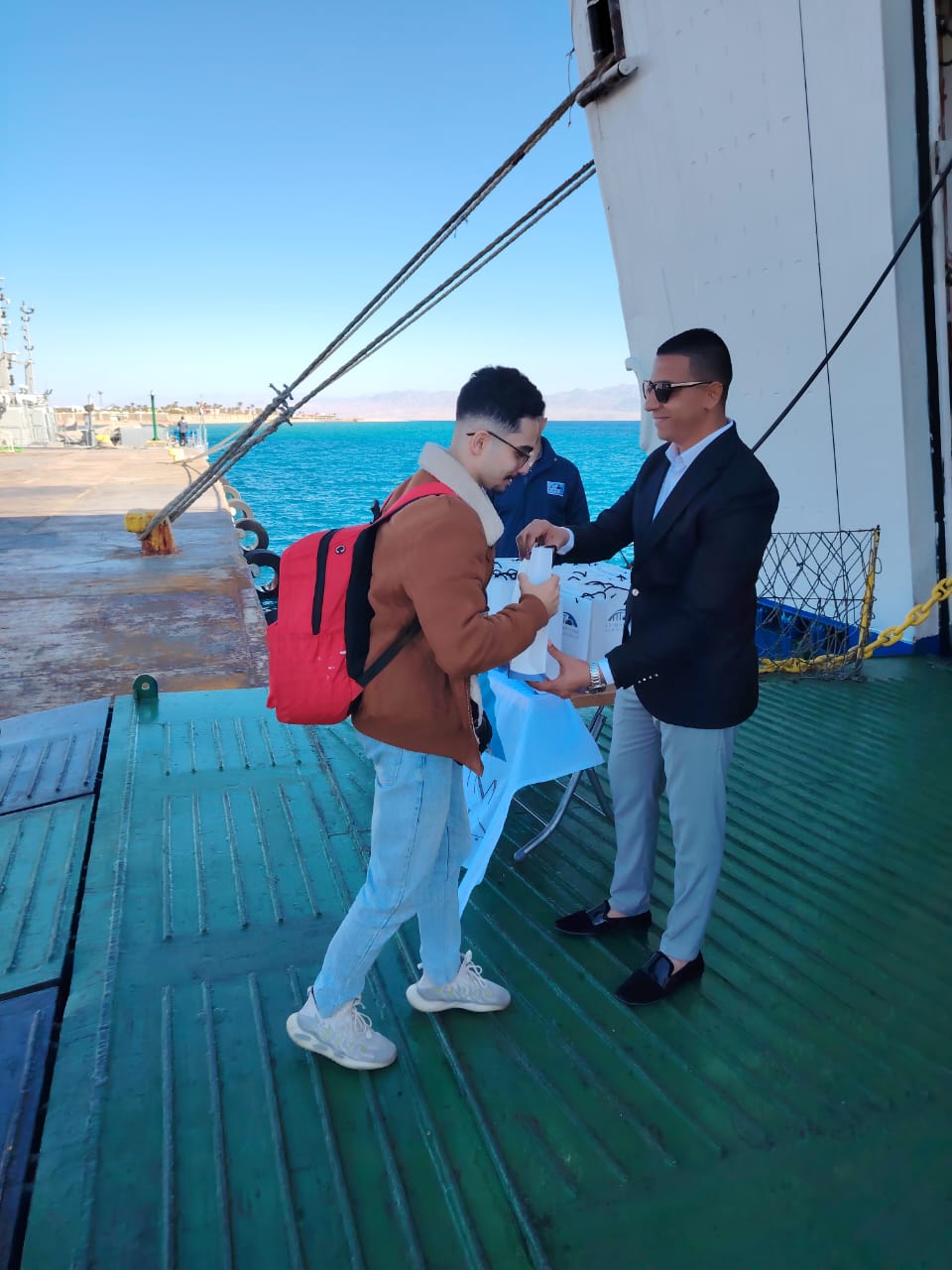 مغادرة أول فوج من السوريين العائدين لبلادهم