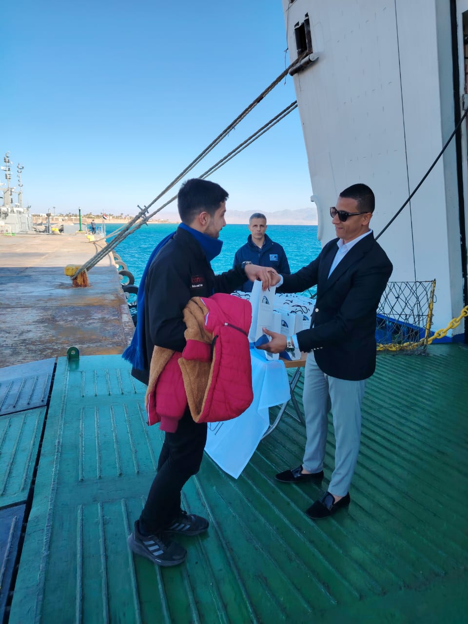 مغادرة أول فوج من السوريين العائدين لبلادهم