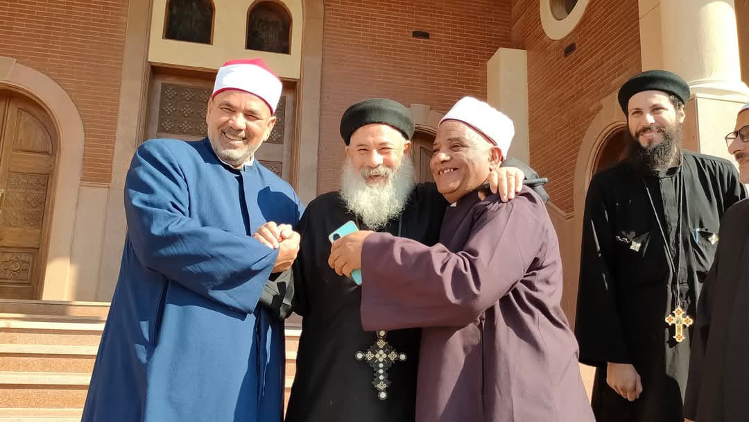 رئيس مدينة رأس سدر يقدم التهنئة للأقباط 