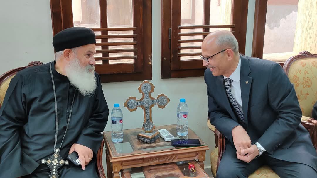 رئيس مدينة رأس سدر يقدم التهنئة للأقباط 