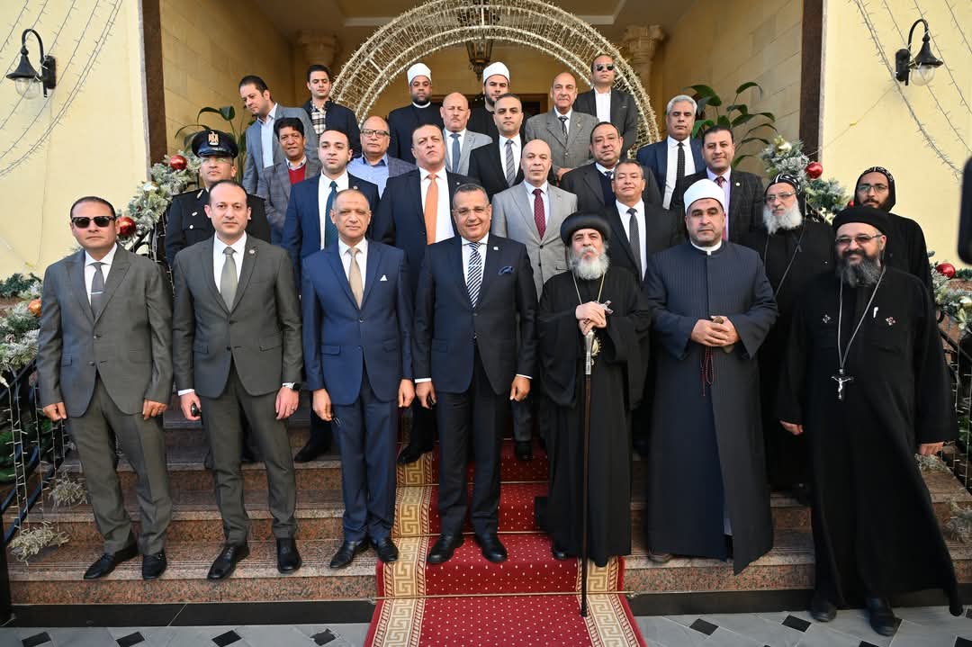 جانب من زيارة المحافظ