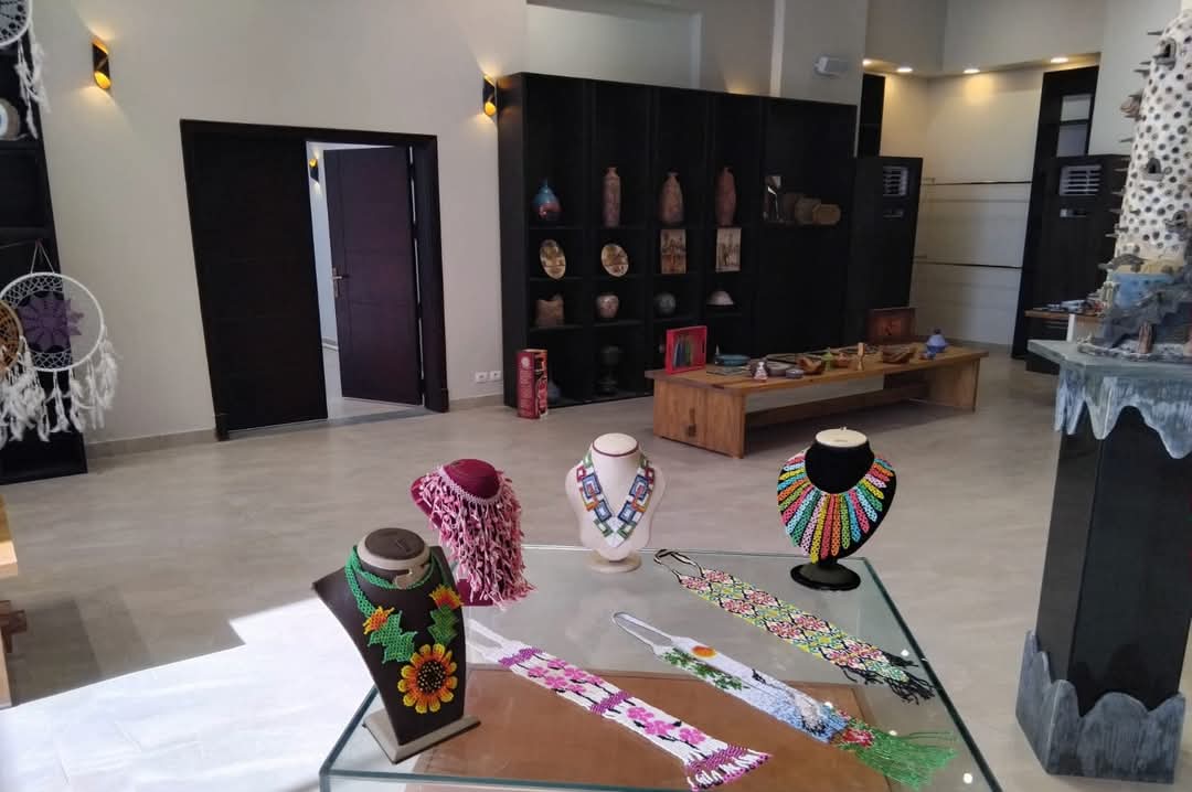 محافظ جنوب سيناء يتفقد معرض الحرف اليدوية