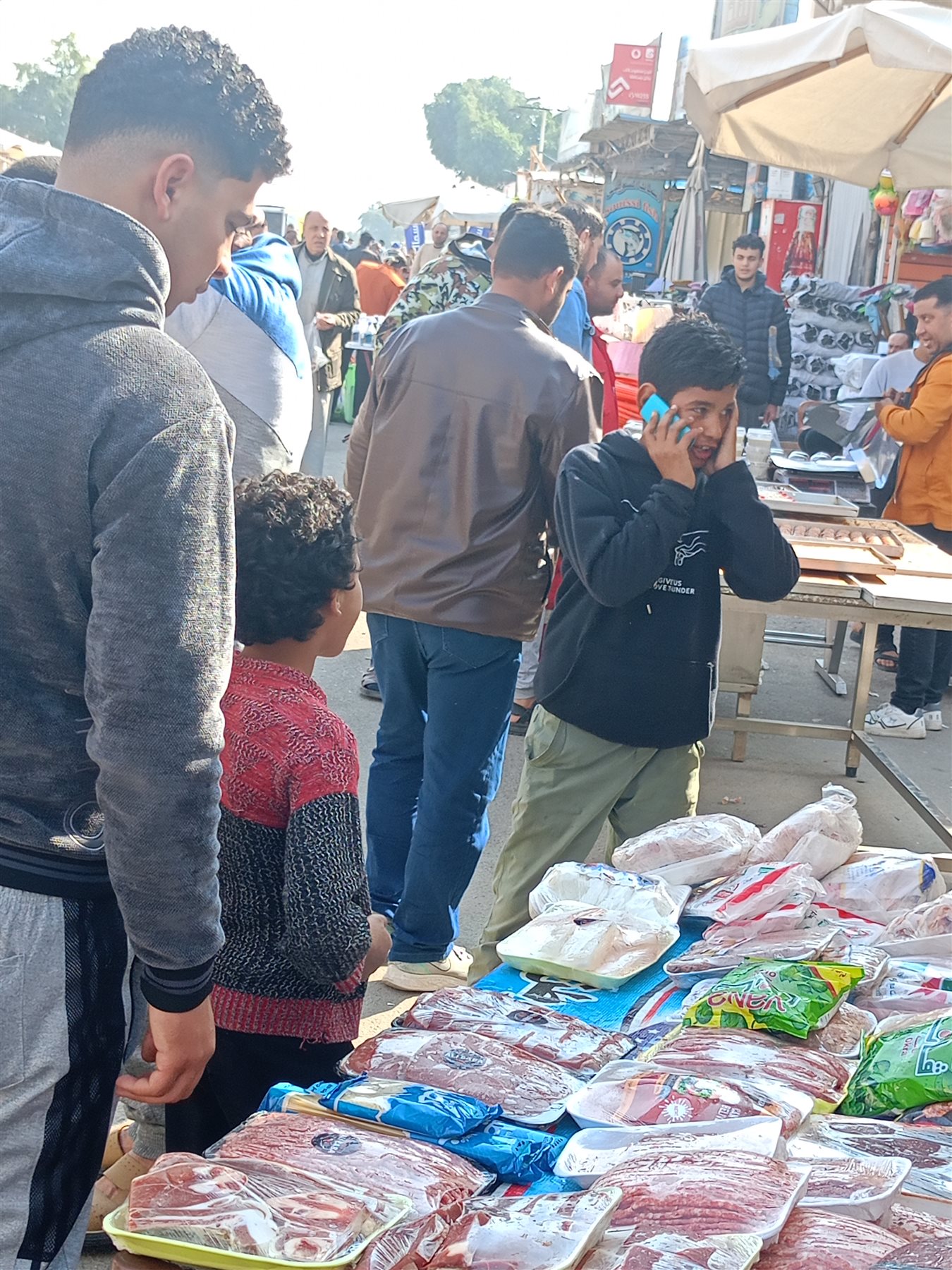 جانب من إقبال أهالي رأس سدر على سوق اليوم الواحد