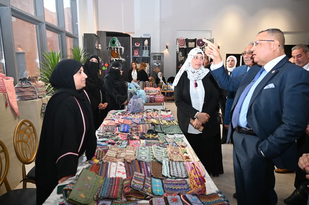 محافظ جنوب سيناء يتابع انطلاق سباق الهجن والتراث البدوي