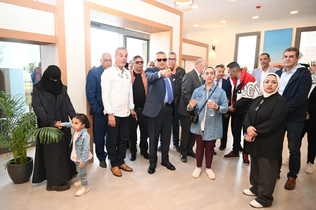 محافظ جنوب سيناء يتابع انطلاق سباق الهجن والتراث البدوي