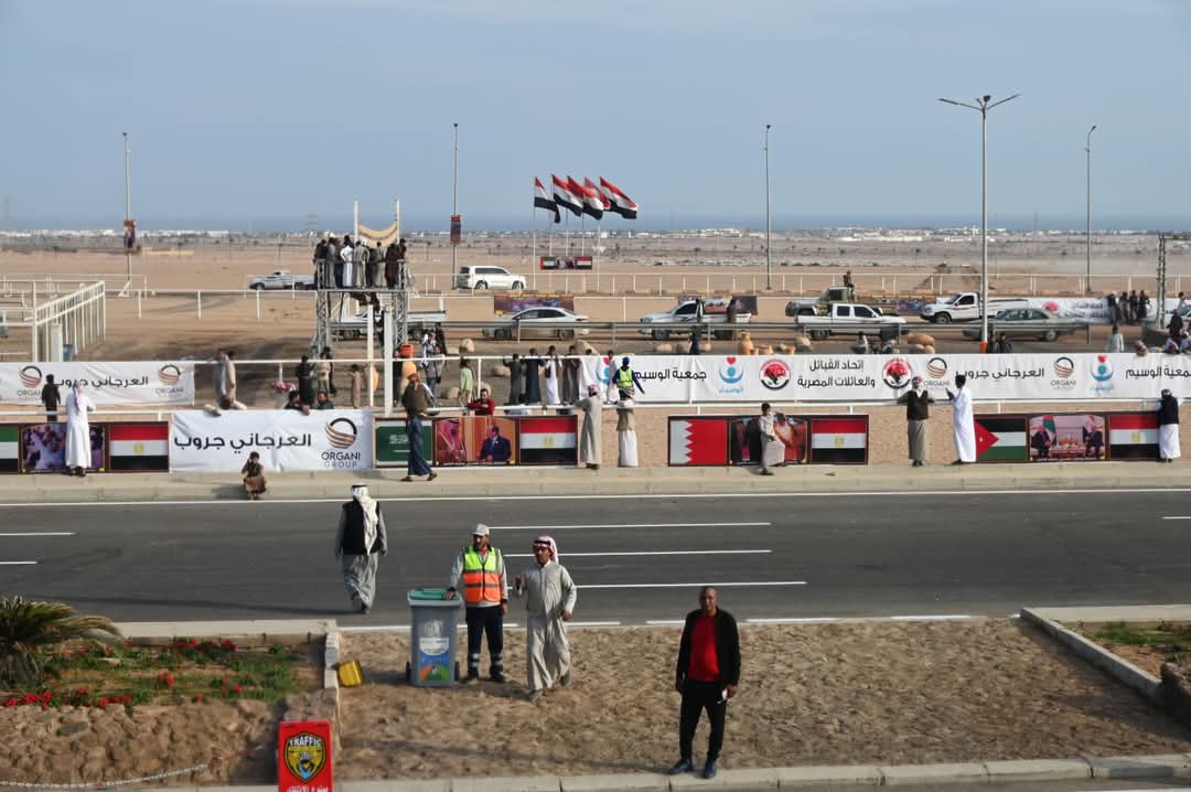 محافظ جنوب سيناء يتابع انطلاق سباق الهجن والتراث البدوي