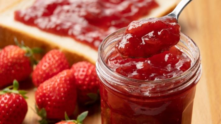 طريقة عمل مربى الفراولة فاطمة أبو حاتي