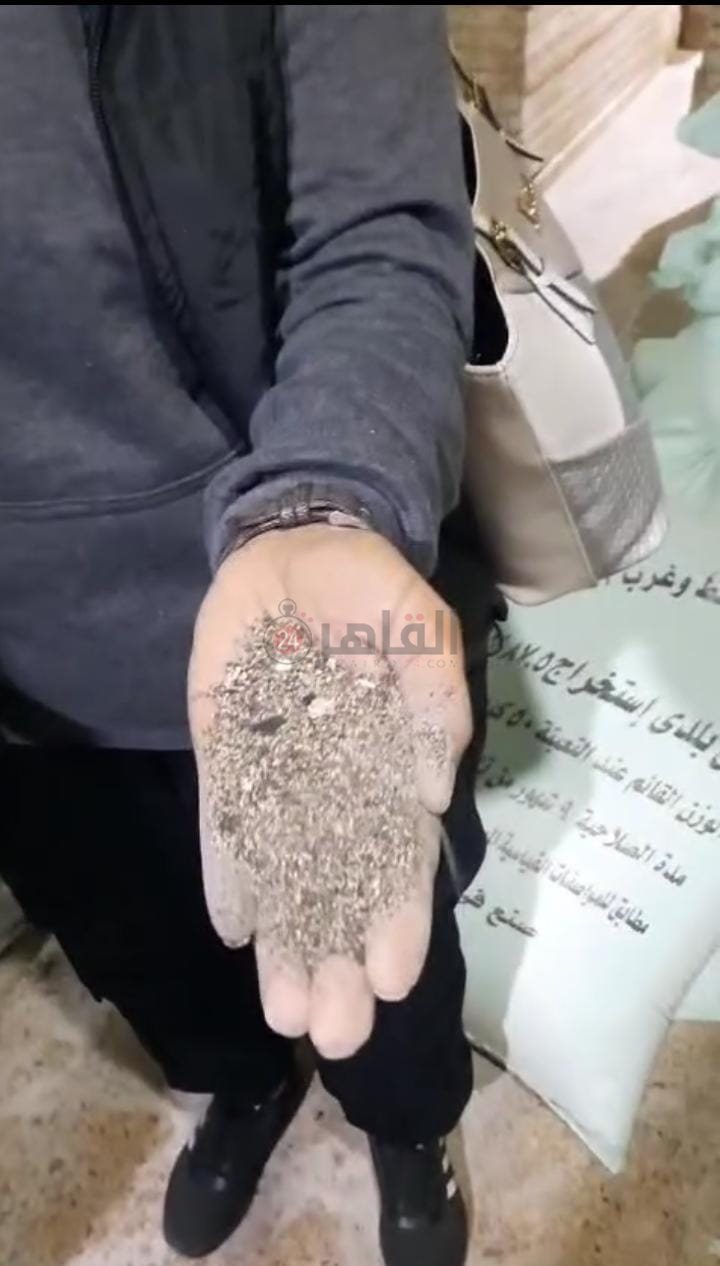 بيحط في الشكائر كنس المكان.. ضبط صاحب مخبز بتلا لبيعه دقيق بلدي مدعم في السوق السوداء