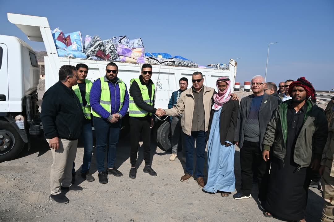 بنك الكساء يوزع أغطية وبطاطين على أهالي جنوب سيناء