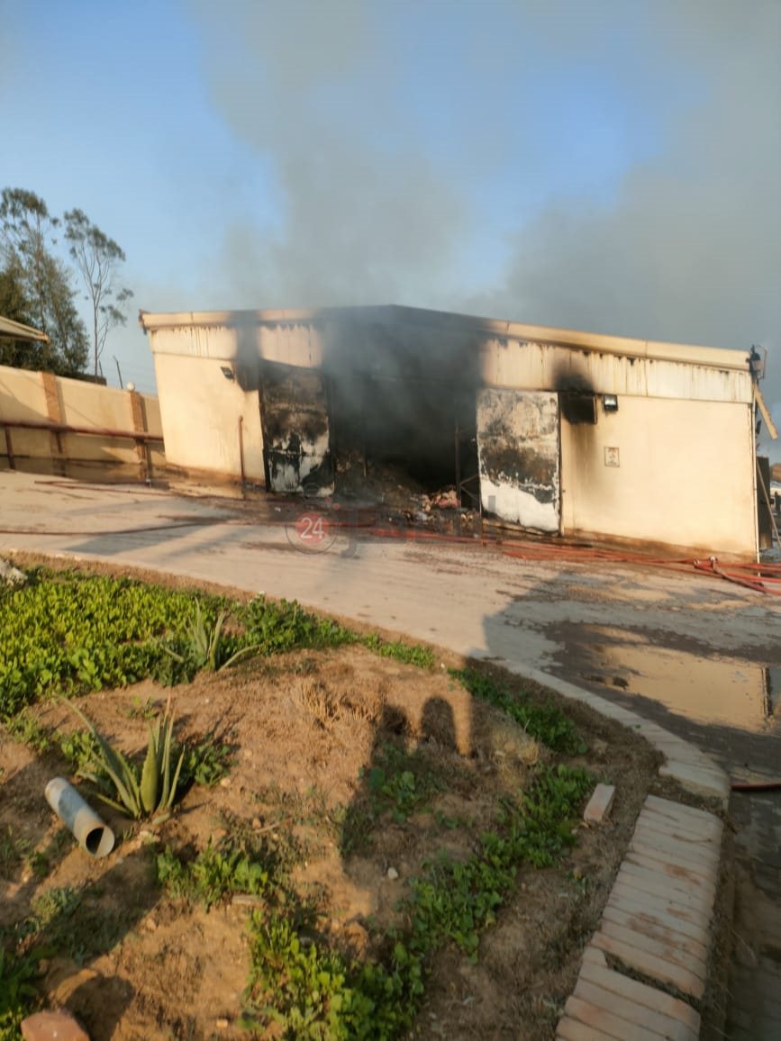 السيطرة على حريق مخزن داخل مصنع مستلزمات طبية بالشرقية (1)