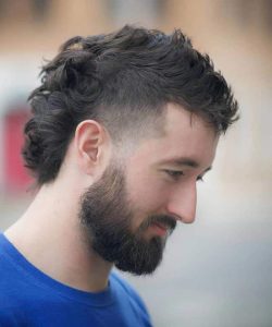 قصة الشعر المتدرج للأمام (Textured Crop Cut)