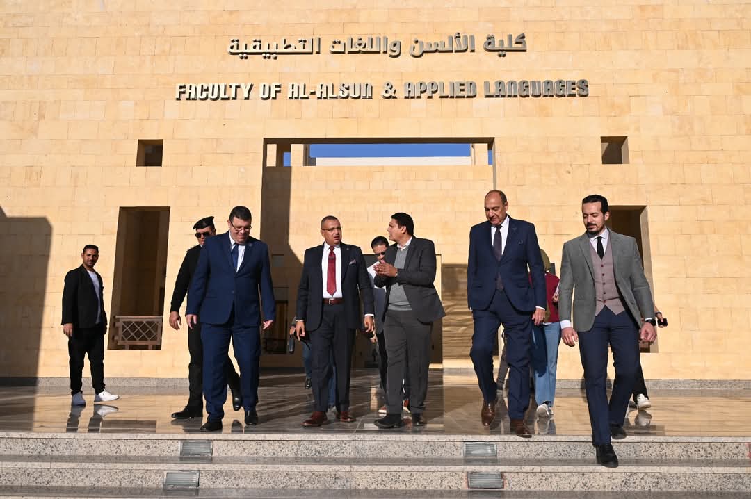 محافظ جنوب سيناء يستعرض رؤية التنمية المستدامة ودور الشباب في صناعة المستقبل 