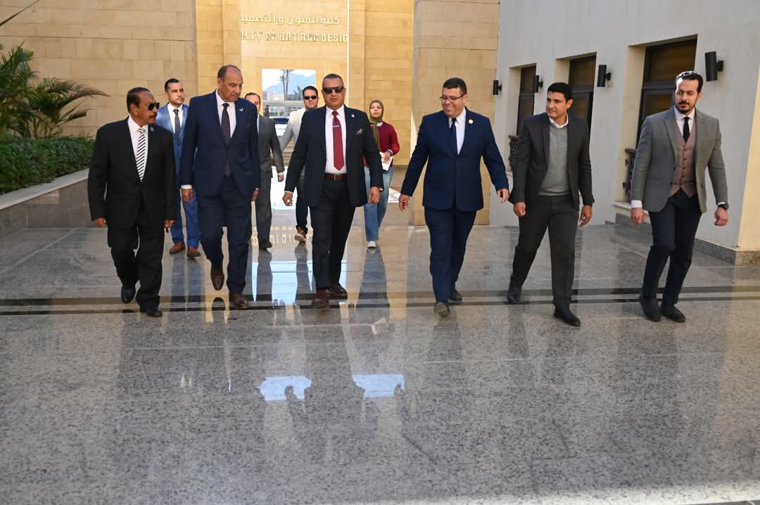 محافظ جنوب سيناء يستعرض رؤية التنمية المستدامة ودور الشباب في صناعة المستقبل 