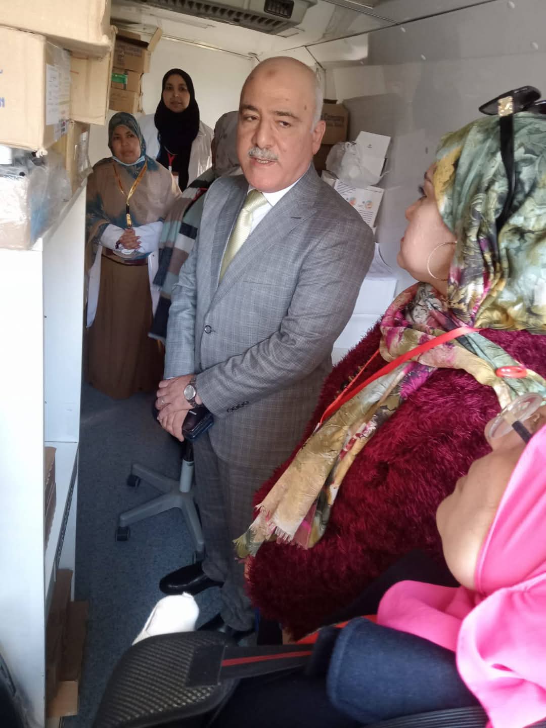 وكيل وزارة الصحة بالقليوبية يتفقد القافلة العلاجية بحي روضة العبور لدعم أشقائنا من أهل غزة