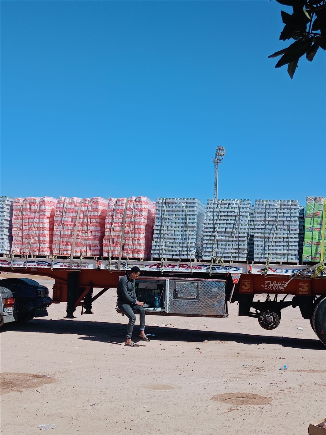 استعدادات جنوب سيناء لإرسال 150 طن مواد غذائية لغزة 