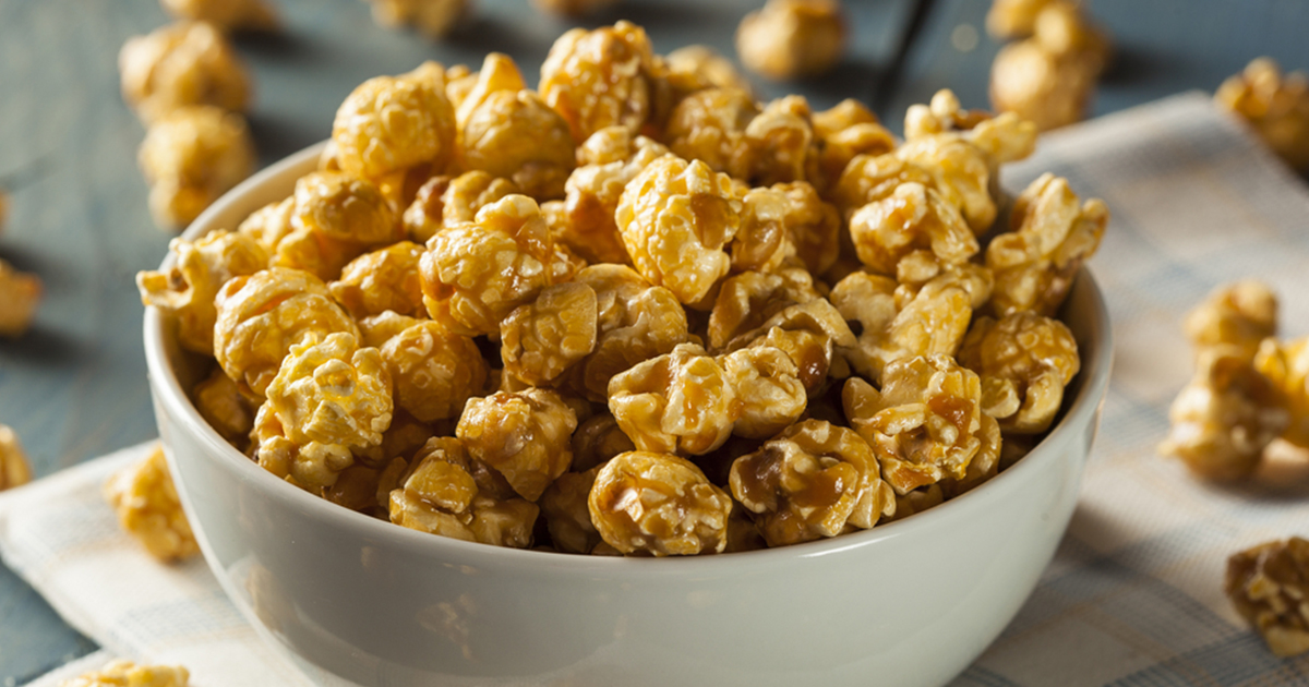 طريقة عمل الفشار بالكراميل