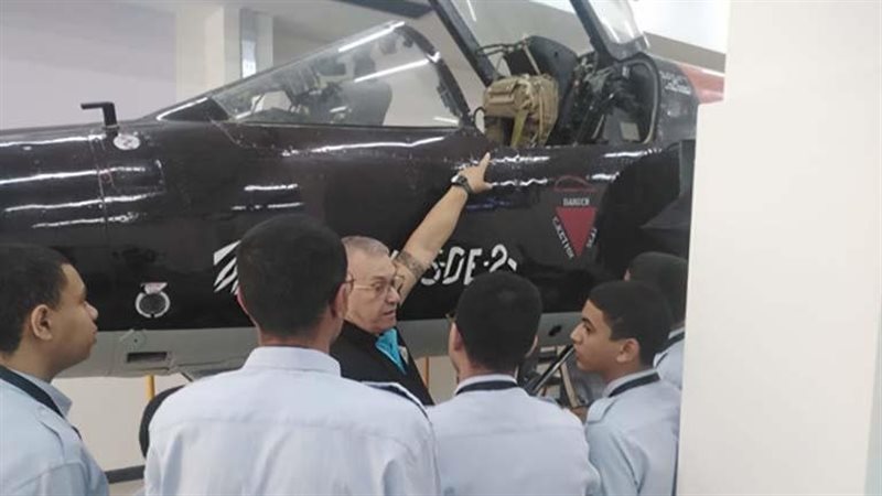 أوراق التقديم على مدرسة صناعة الطائرات