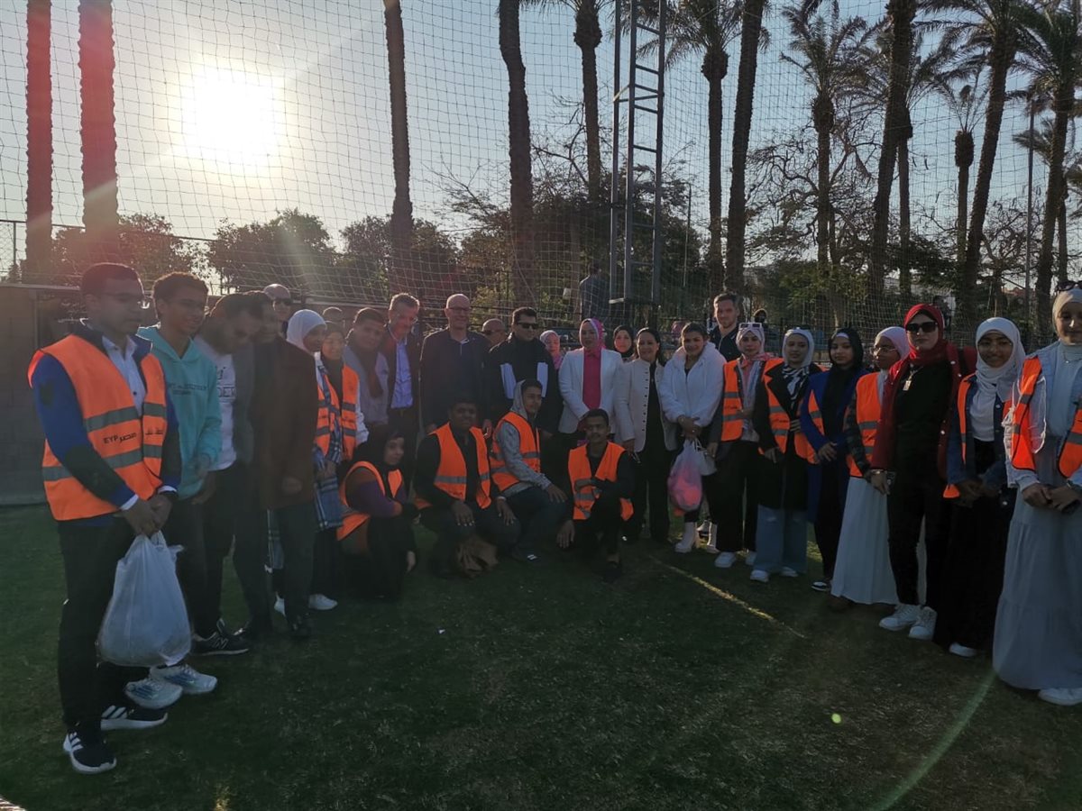 جولة وزير الشباب والرياضة بالغردقة 