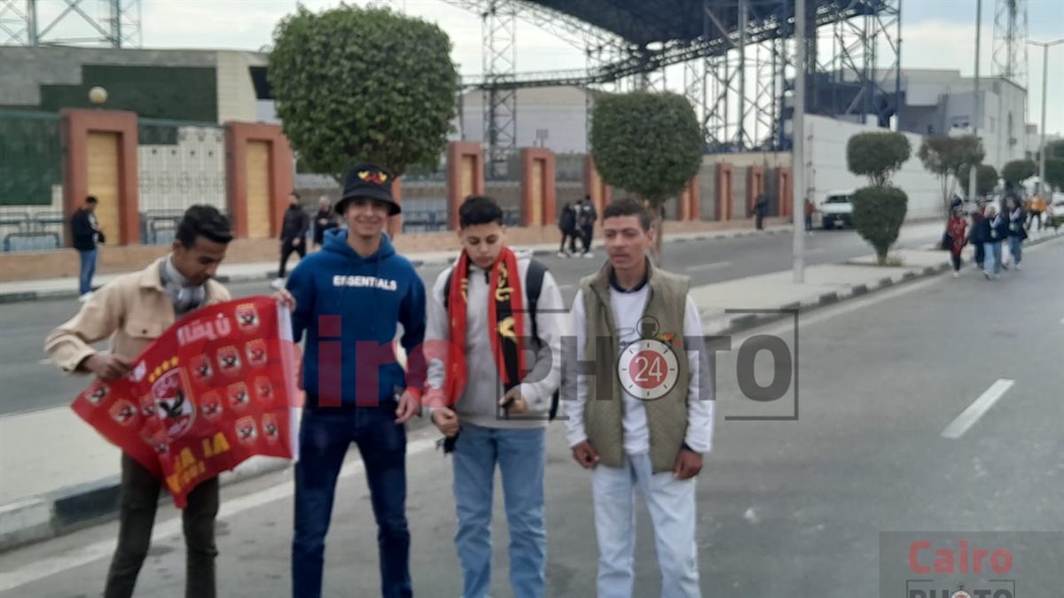 توافد الجماهير لحضور قمة الأهلي والزمالك