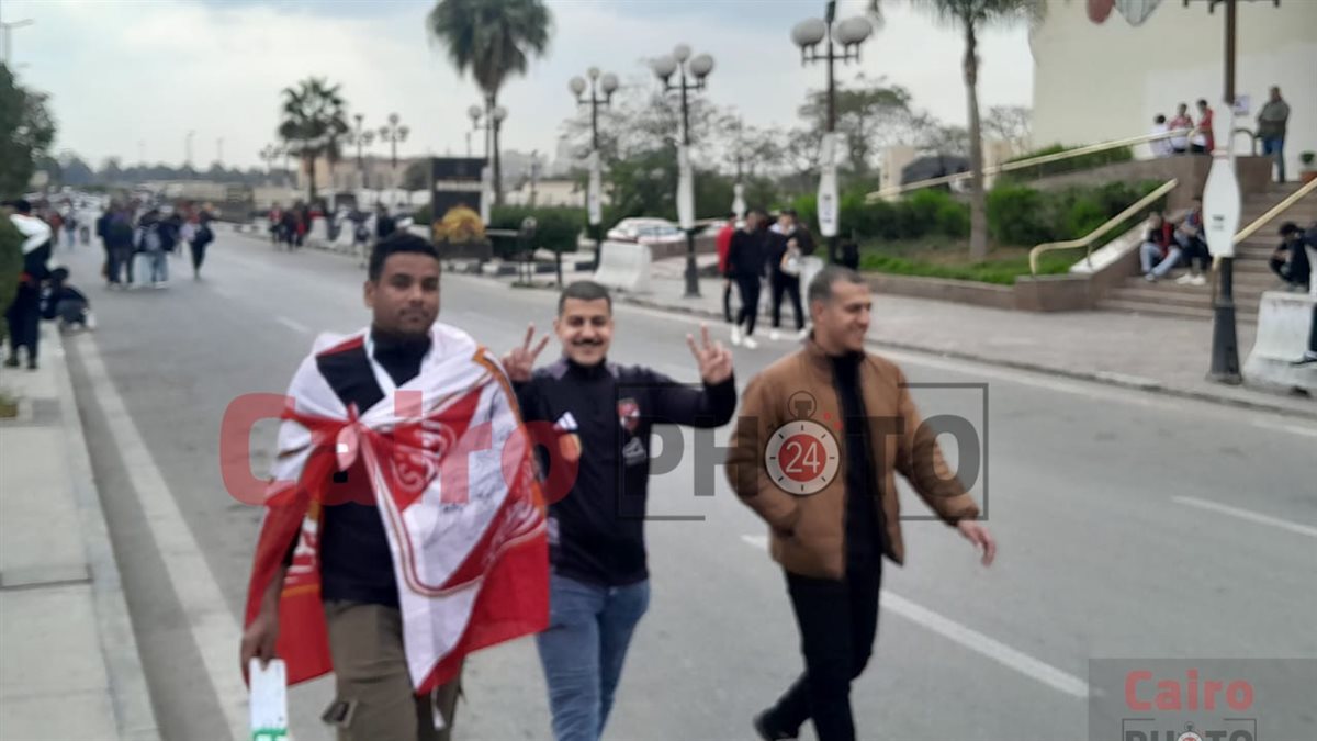 توافد الجماهير لحضور قمة الأهلي والزمالك