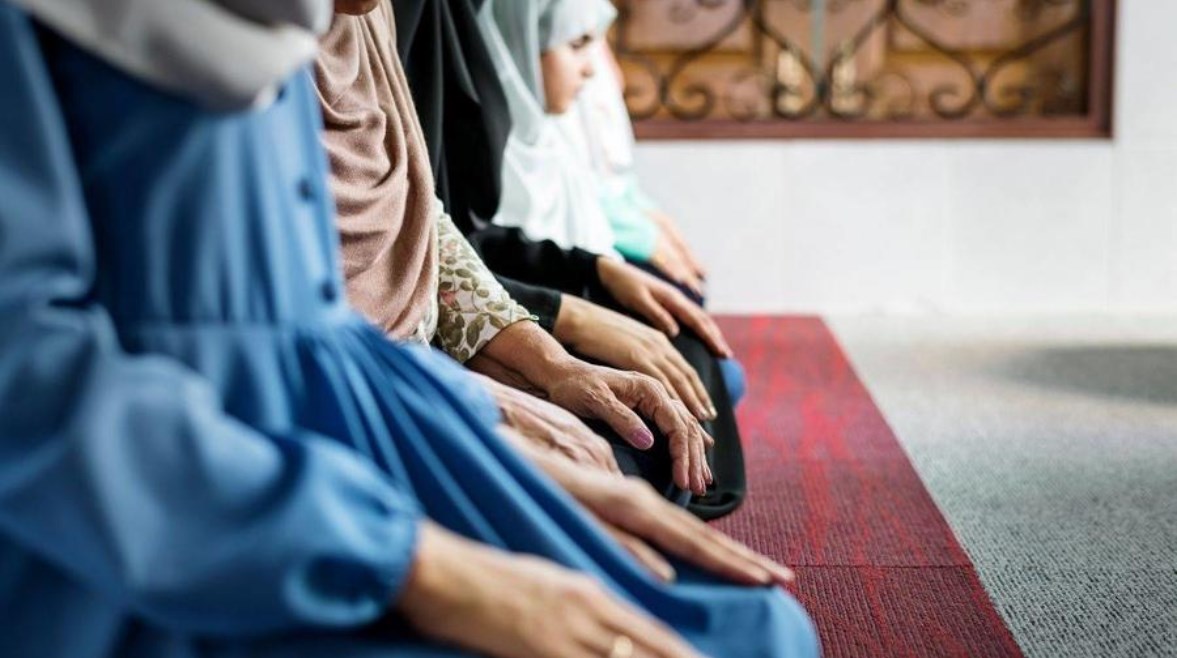 تفسير حلم الصلاة باتجاه القبلة للعزباء