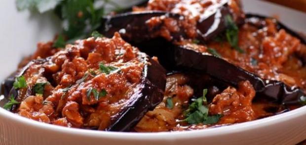 خطوات تحضير المسقعة باللحمة المفرومة