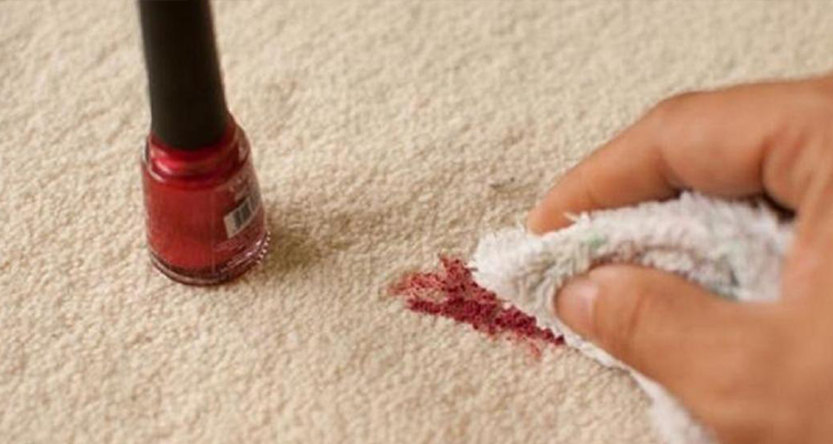 طريقة إزالة المناكير من الملابس الملونة