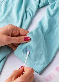 طريقة إزالة المناكير من الملابس بالليمون