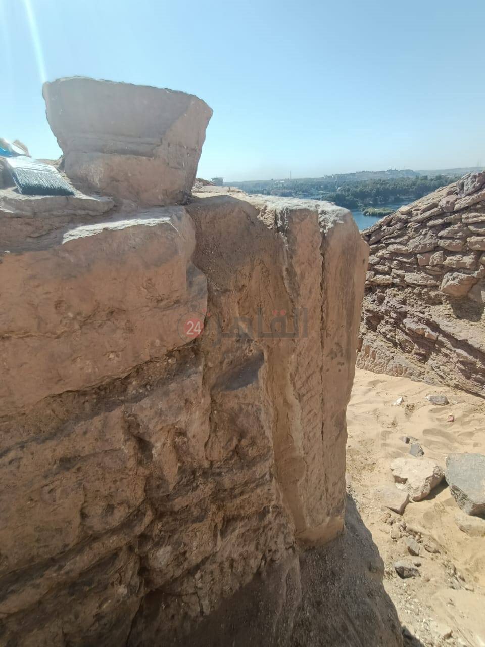  الآثار تنتهي من ترميم لوحة فريدة بمقابر النبلاء غرب أسوان (4)