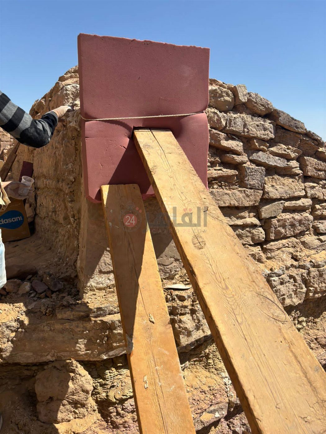  الآثار تنتهي من ترميم لوحة فريدة بمقابر النبلاء غرب أسوان (6)