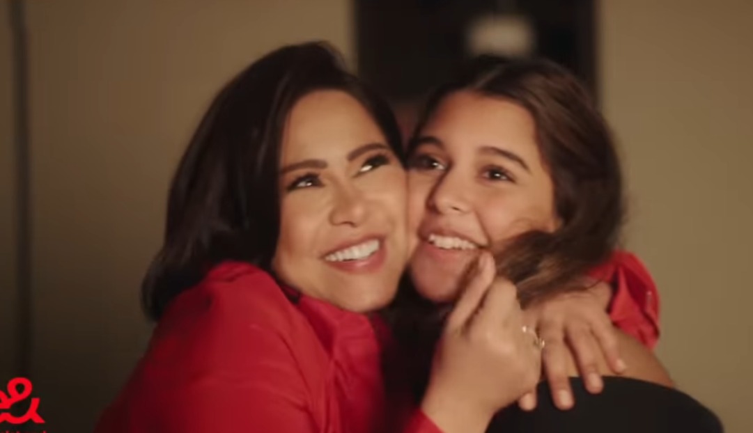 شيرين عبد الوهاب وابنتها في إعلان شركة إي آند رمضان 2025