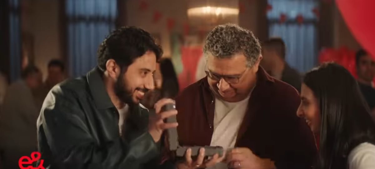 ماجد الكدواني وأسرته في إعلان إي آند رمضان 2025