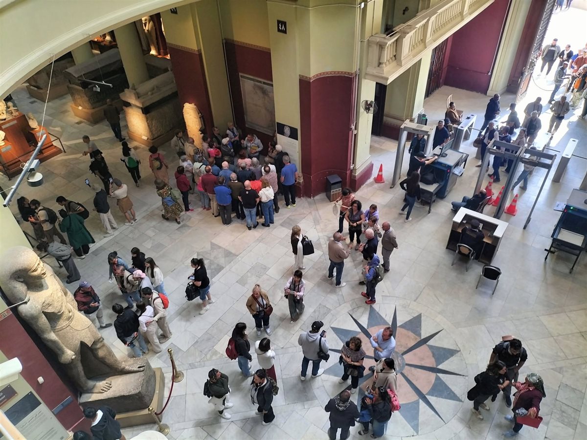 توافد الكثير من الزائرين على المتحف المصري بالتحرير